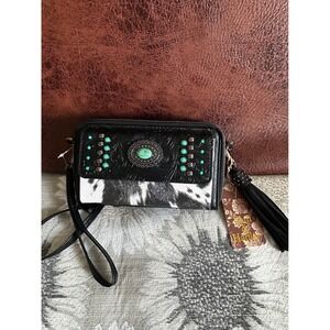 Sam & Hadley Western Cowhide Print Crossbody Wallet Bag Tooled Turquoise Studs